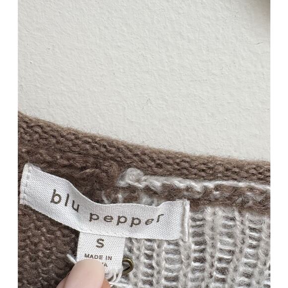 Blu Pepper Women’s Sweater Small Brown White Checkered Knit Long Sleeve Cropped - Picture 3 of 4